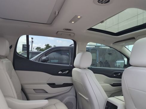 Used 2021 GMC Acadia Denali w/ Denali Ultimate Package AWD/4WD image 17