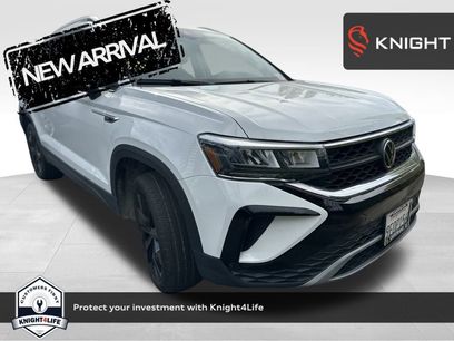 Used 2023 Volkswagen Taos SE w/ Panoramic Sunroof Package