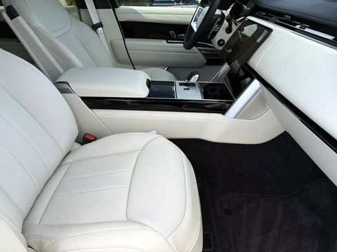 New 2026 Land Rover Range Rover SE image 11