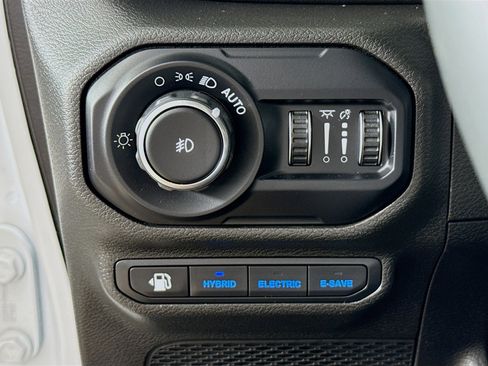 Used 2022 Jeep Wrangler Unlimited Sahara image 9