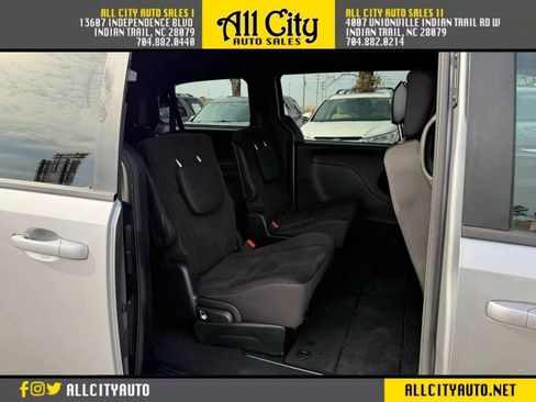 Used 2018 Dodge Grand Caravan SE FWD image 12
