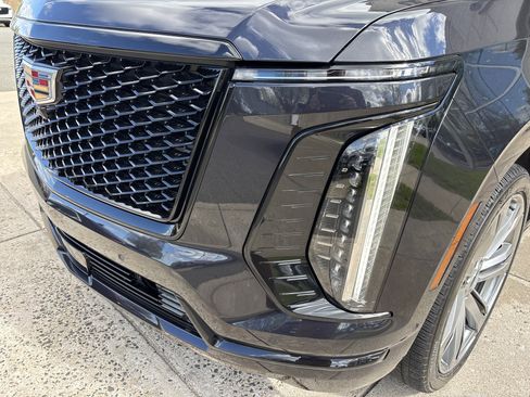 Used 2025 Cadillac Escalade Sport Platinum AWD/4WD image 16