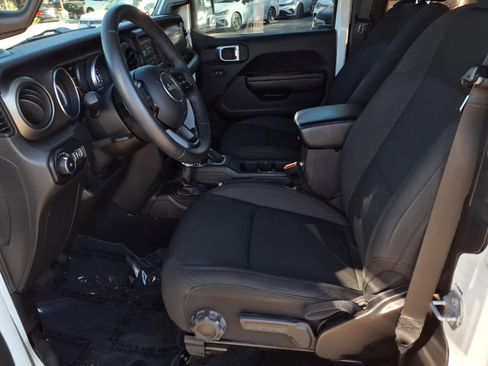 Used 2018 Jeep Wrangler Sport image 17