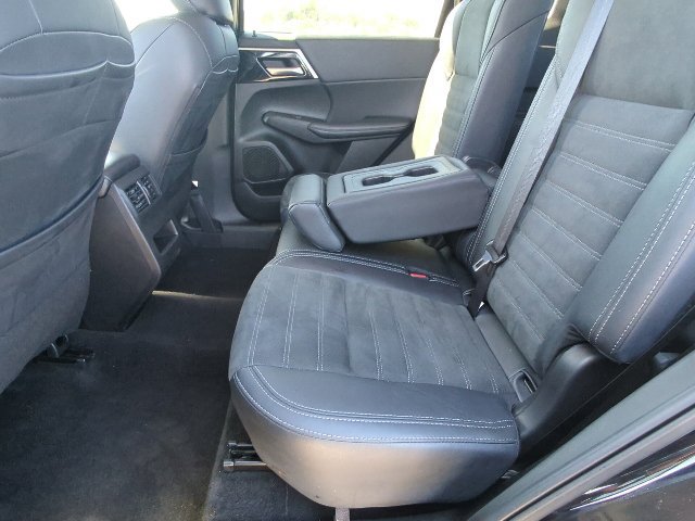 Used 2024 Mitsubishi Outlander AWD image 23