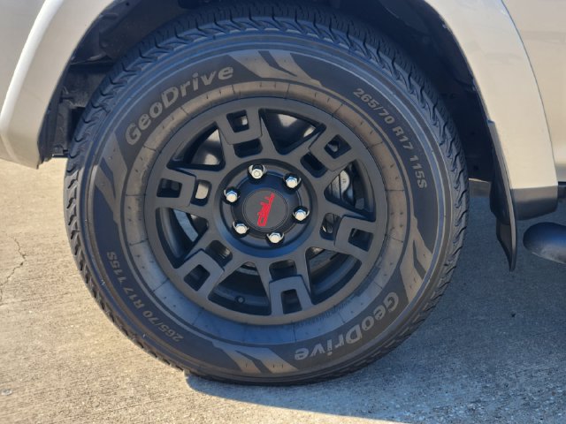 Used 2024 Toyota 4Runner SR5 Premium w/ Moonroof Package RWD image 10