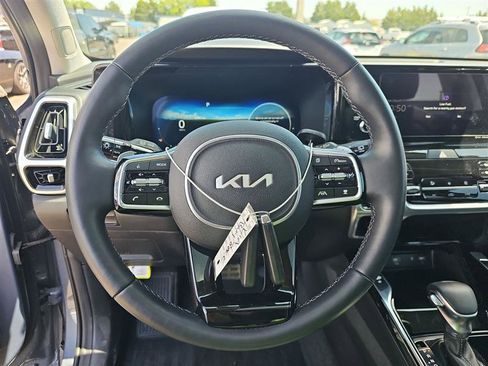Used 2023 Kia Sorento SX AWD/4WD image 10
