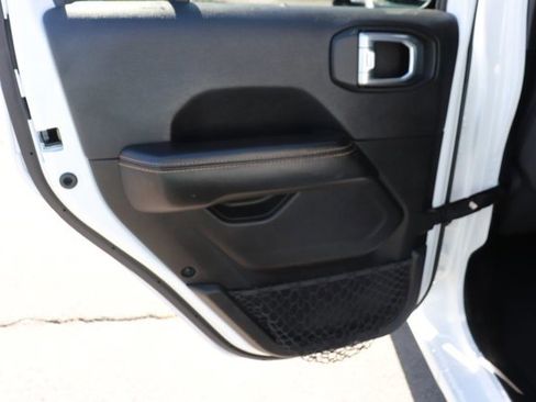 Used 2024 Jeep Wrangler Sahara image 12