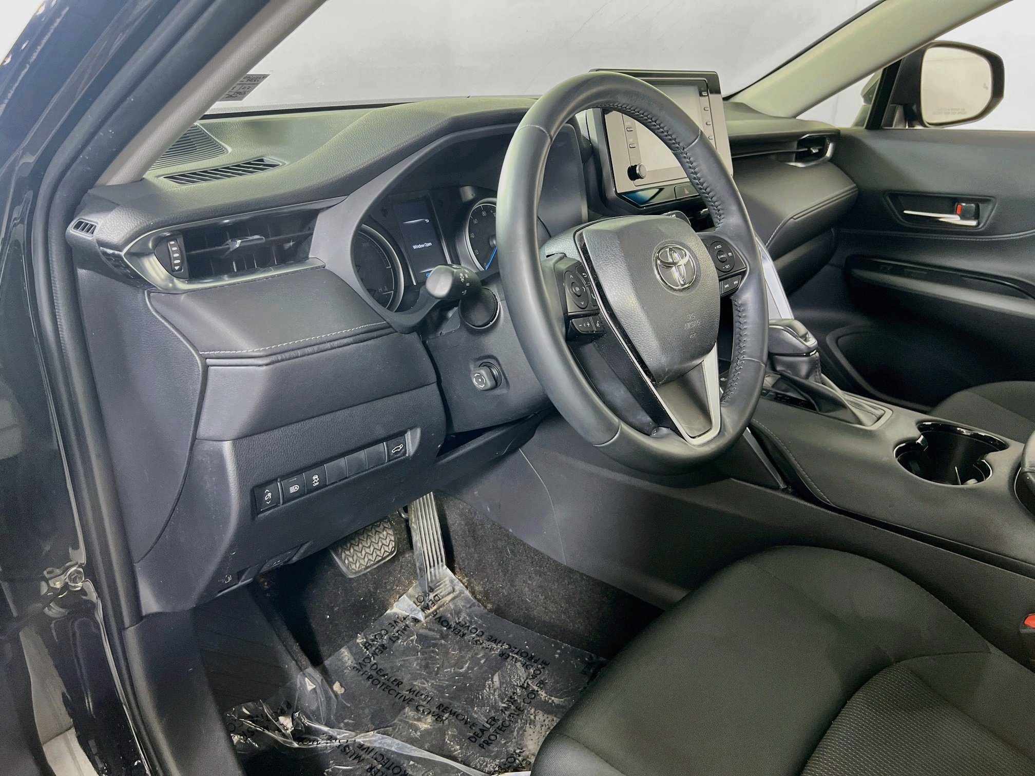 Used 2021 Toyota Venza LE AWD/4WD image 9