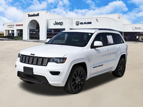 Used 2021 Jeep Grand Cherokee Laredo X image 3