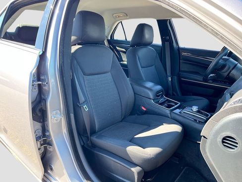 Used 2018 Chrysler 300 Touring image 25