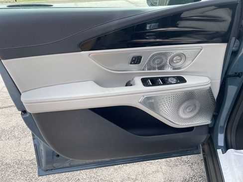 New 2026 Lincoln Nautilus Reserve image 12