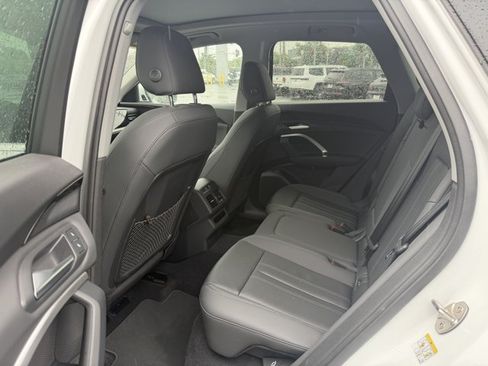 Used 2025 Audi Q5 Premium w/ Convenience Package AWD/4WD image 4