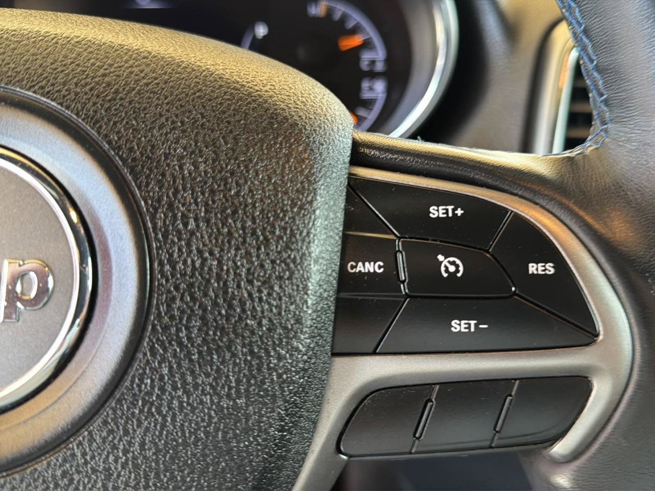 Used 2018 Jeep Grand Cherokee Laredo AWD/4WD image 24