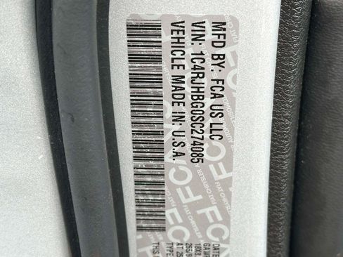 Used 2025 Jeep Grand Cherokee Limited AWD/4WD image 18