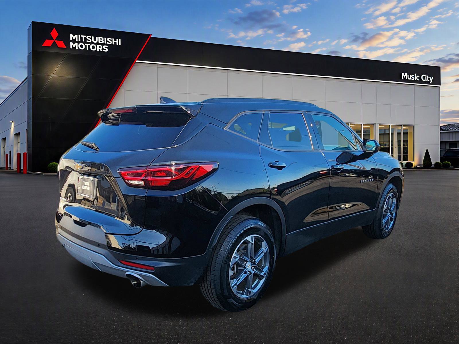 Used 2024 Chevrolet Blazer LT w/ Convenience Package FWD image 2