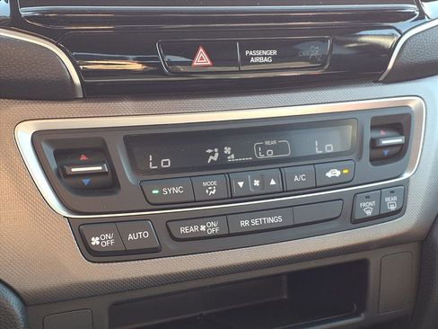 Used 2024 Honda Ridgeline Sport image 11