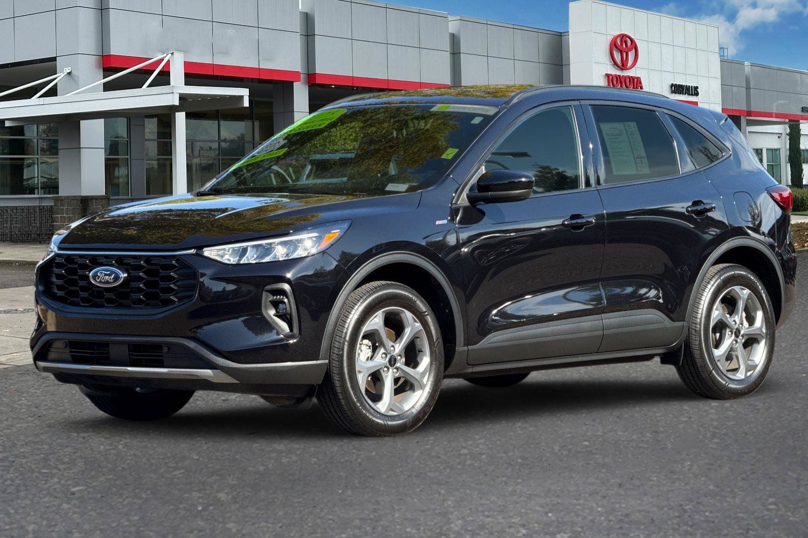 Used 2025 Ford Escape ST-Line Select AWD/4WD image 8