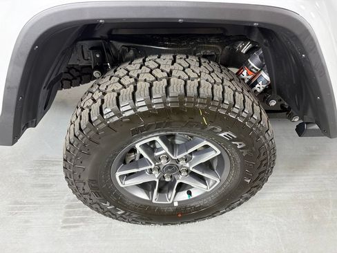 New 2026 Jeep Gladiator Mojave w/ Dual Top Group AWD/4WD image 10