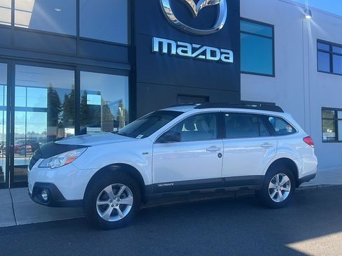 Used 2014 Subaru Outback 2.5i w/ Alloy Wheel Package AWD/4WD image 3