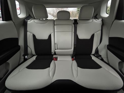 Used 2018 Jeep Compass Latitude w/ Popular Equipment Group image 38