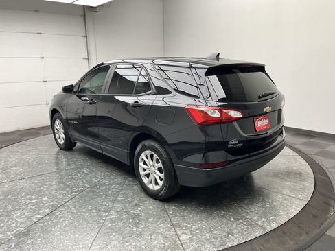 Used 2020 Chevrolet Equinox LS w/ LS Convenience Package AWD/4WD image 2