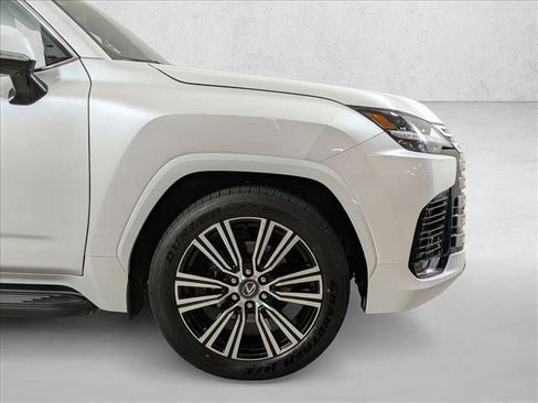 Used 2026 Lexus LX 600 4WD w/ Accessory Package (Z1) image 11