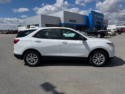 Used 2020 Chevrolet Equinox LS image 2