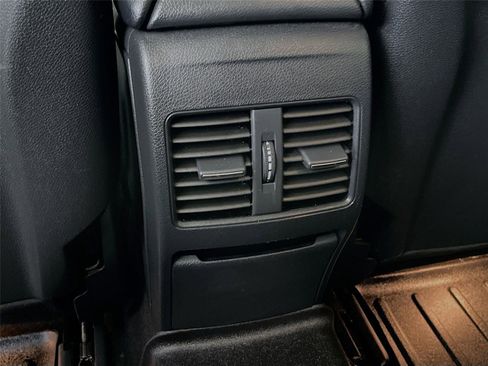 Used 2018 Mercedes-Benz GLA 250 4MATIC image 29