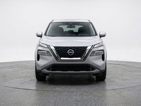 Used 2025 Nissan Rogue SV AWD/4WD image 2