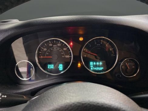 Used 2016 Jeep Wrangler Unlimited Rubicon w/ Connectivity Group image 15