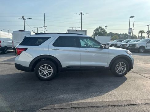Used 2026 Ford Explorer Active AWD/4WD image 2