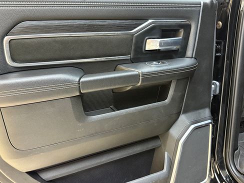 Used 2024 RAM 2500 Laramie w/ Night Edition image 38