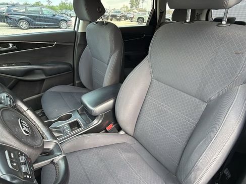 Used 2018 Kia Sorento FWD image 14