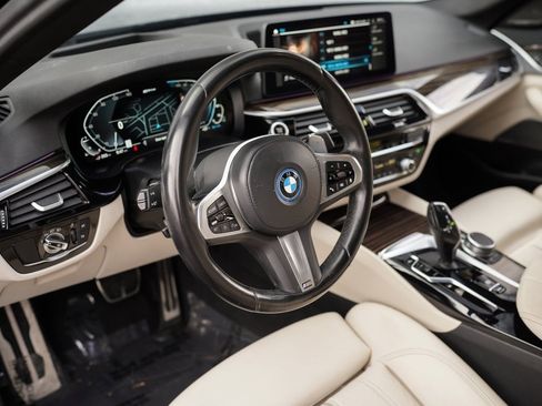 Used 2023 BMW 530e 530e iPerformance w/ M Sport Package image 20