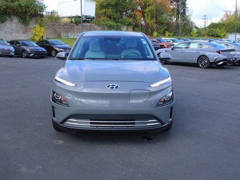 Used 2023 Hyundai Kona SEL w/ Cargo Package image 2