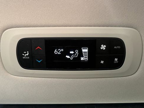 Used 2017 Chrysler Pacifica Touring Plus FWD image 31