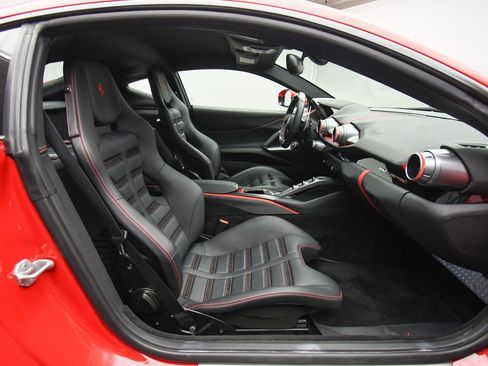 Used 2018 Ferrari 812 Superfast RWD image 58