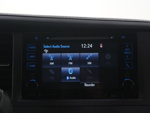 Used 2017 Toyota Sienna XLE image 18