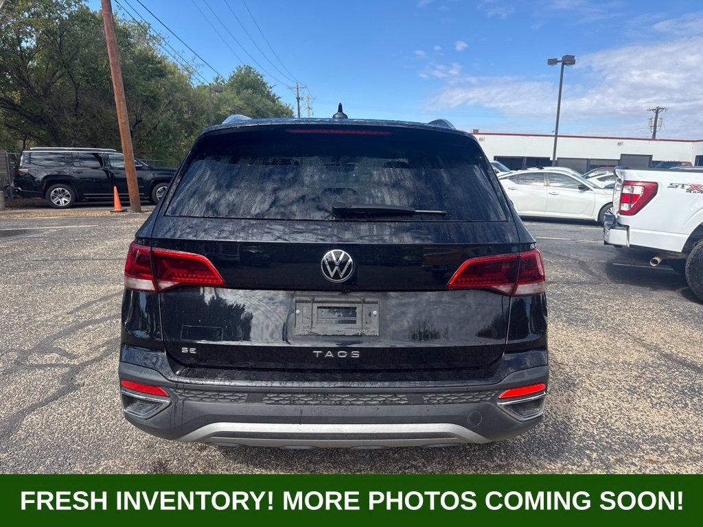 Used 2024 Volkswagen Taos SE FWD image 3