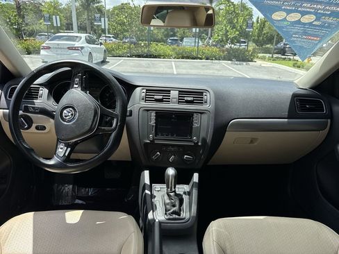 Used 2017 Volkswagen Jetta SE FWD image 14