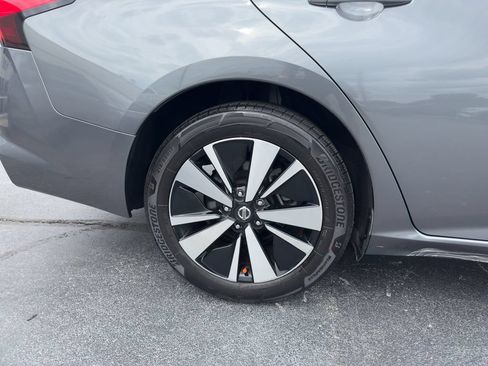 Used 2021 Nissan Altima 2.5 SV FWD image 9