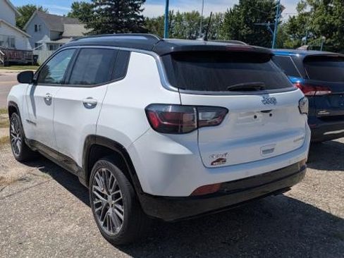 Used 2022 Jeep Compass Limited w/ Elite Group AWD/4WD image 4