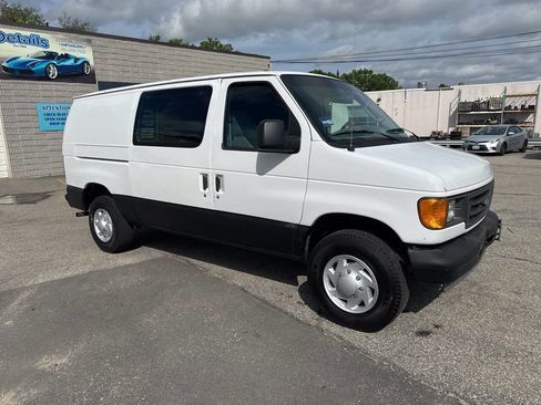 Used 2005 Ford E-250 and Econoline 250 RWD image 17