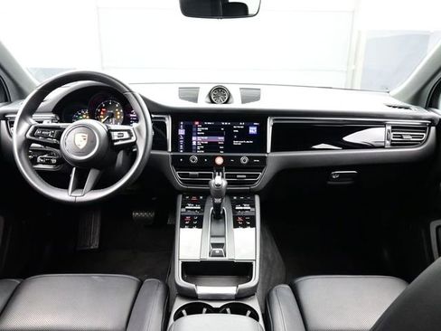Certified 2025 Porsche Macan image 18