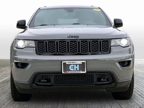 Used 2019 Jeep Grand Cherokee Laredo AWD/4WD image 2