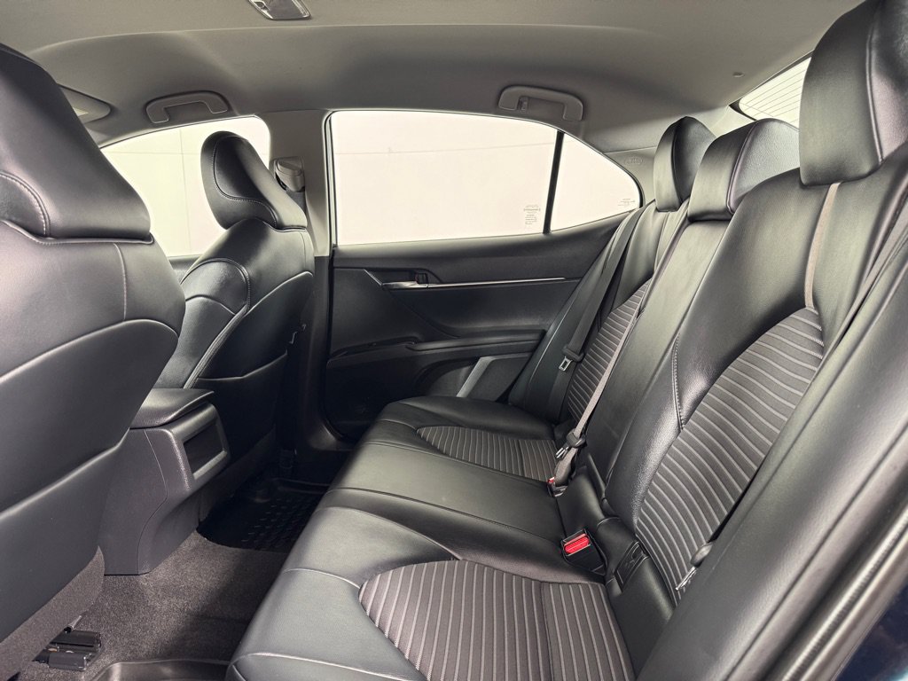Used 2020 Toyota Camry SE FWD image 18
