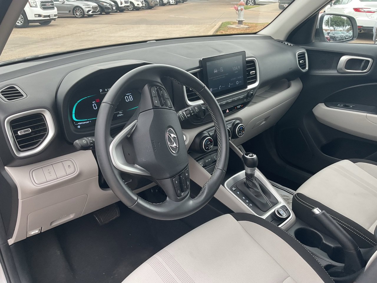 Used 2025 Hyundai Venue SEL FWD image 9