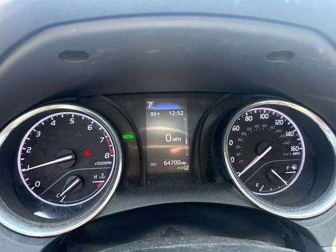 Used 2019 Toyota Camry SE w/ Convenience Package FWD image 12