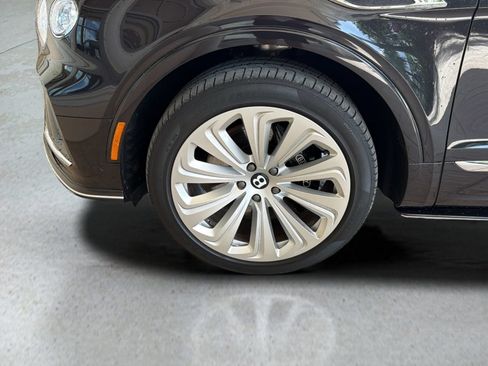 Certified 2023 Bentley Bentayga AWD/4WD image 6