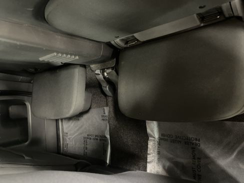 Used 2022 Nissan Frontier S RWD image 11